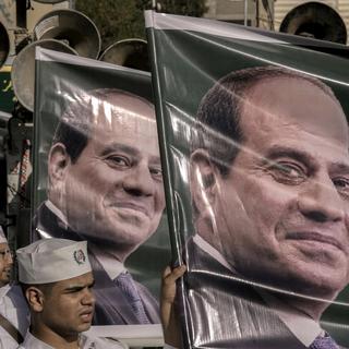 Des bannières soutenant le président égyptien Abdel Fattah el-Sissi pour les prochaines élections présidentielles, au Caire, en Égypte, 27 septembre 2023. [Keystone - Amr Nabil]