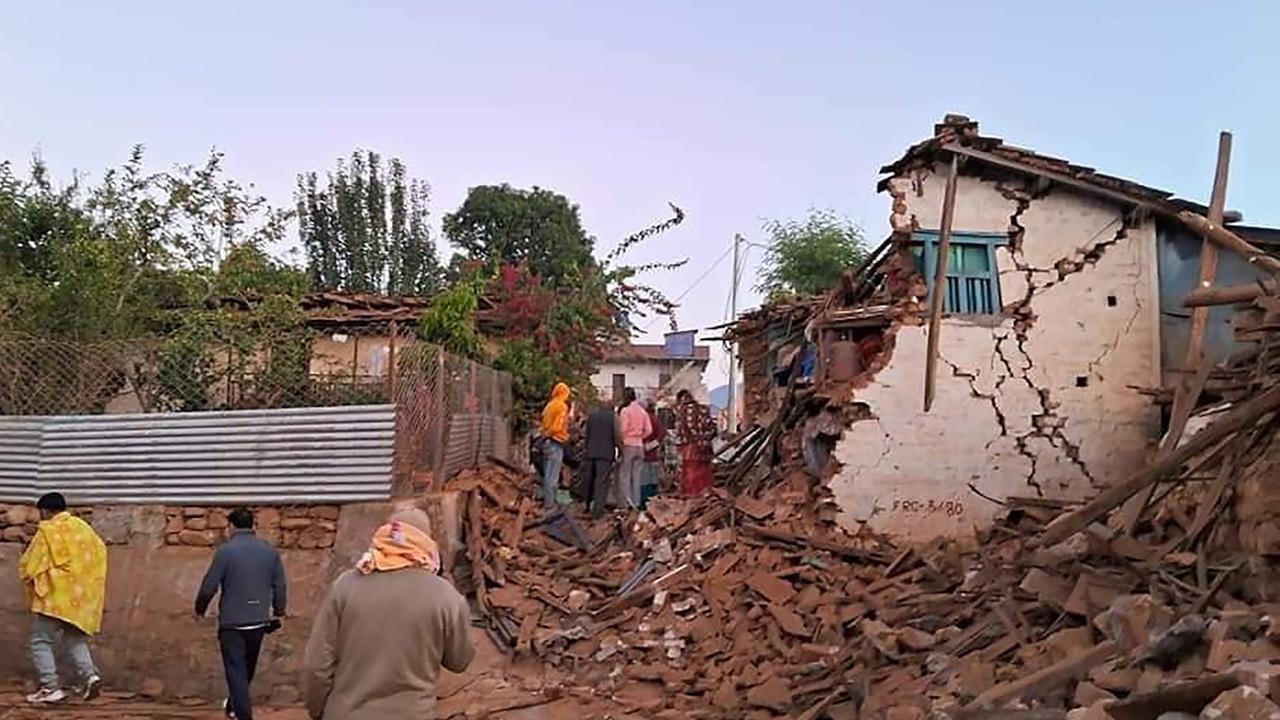 Un violent séisme au Népal a fait plus de 130 morts. [AP - Nepal Prime Minister's Office]