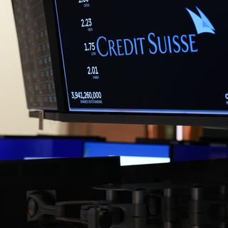 L'action Credit Suisse en forte hausse, après le soutien de 50 milliards de la BNS. [KEYSTONE - SETH WENIG]