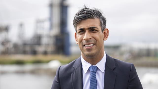 Le Premier ministre Rishi Sunak s'adresse aux médias lors de sa visite à l'usine de gaz Shell St Fergus à Peterhead, en Grande-Bretagne, le lundi 31 juillet 2023 [Keystone - Euan Duff]