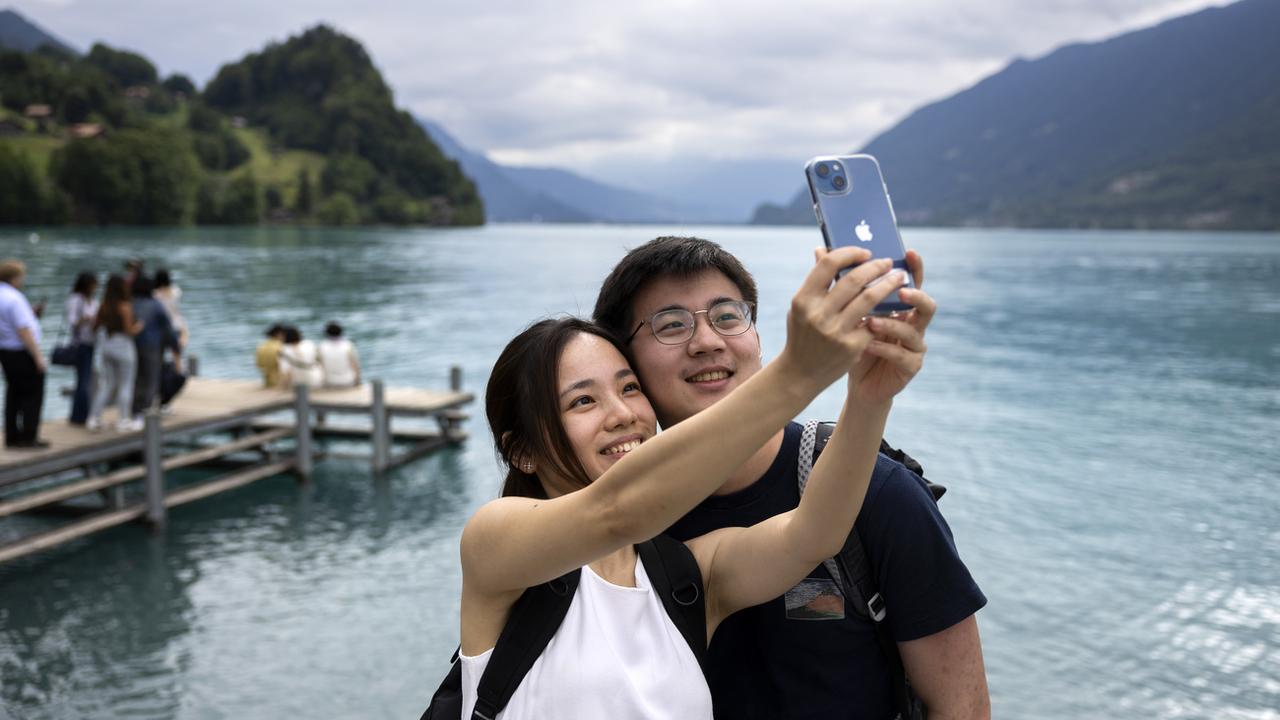 L'été 2023 devrait voir le retour des touristes asiatiques en Suisse. [Keystone - Peter Klaunzer]