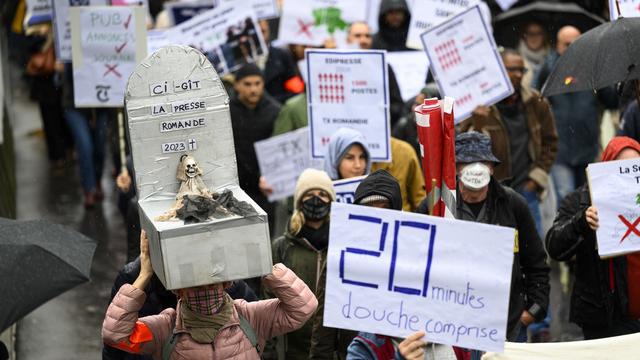 Les rédactions de Tamedia et de 20 minutes débraient à Lausanne [Keystone - Laurent Gillieron]