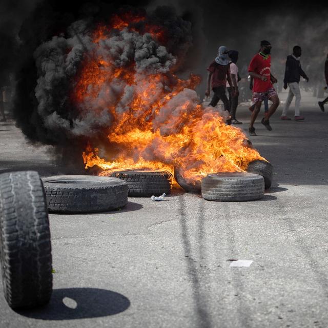 Les violences des gangs en Haïti ont fait plus de 2400 morts depuis le début de l'année. [Keystone - EPA/Johnson Sabin]