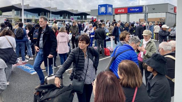 En France, les fausses alertes à la bombe utilisent "quasiment toujours" le même email situé en Suisse. [ONLY FRANCE VIA AFP - SEVERINE DABADIE]