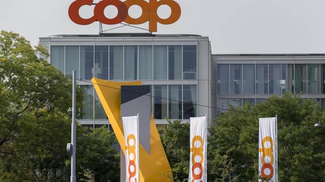 Coop se relance dans les activités bancaires. [Keystone]