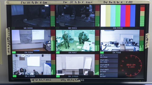 Des images de vidéosurveillance lors d'un exercice de l'armée. [Keystone - Christian Beutler]