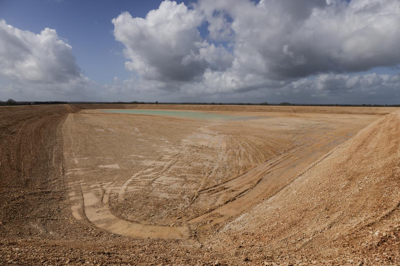 La bassine de Sainte-Soline a une capacité de rétention de six millions de mètres cubes d'eau. [AFP - Thibaud Moritz]