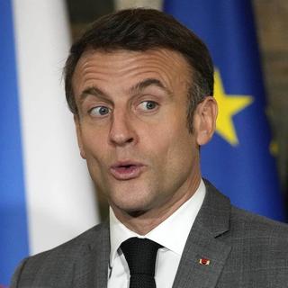 Le président français Emmanuel Macron affirme que l'adoption de la loi immigration est un succès. [Keystone]