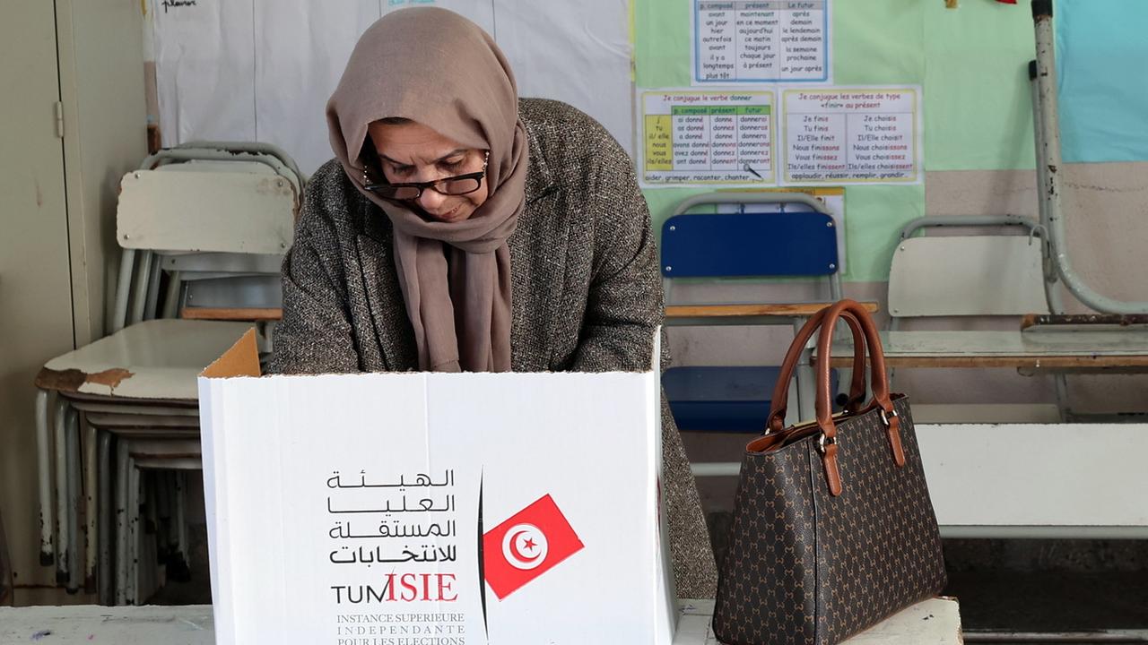La Tunisie tient dimanche le deuxième tour de législatives destinées à élire un Parlement privé de réels pouvoirs. [EPA/Keystone - Mohammed Messara]