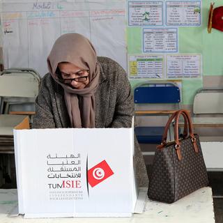 La Tunisie tient dimanche le deuxième tour de législatives destinées à élire un Parlement privé de réels pouvoirs. [EPA/Keystone - Mohammed Messara]