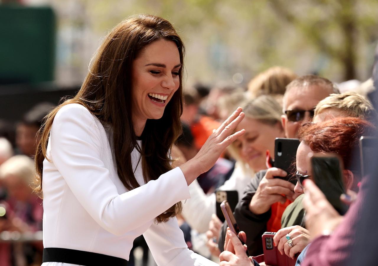 Catherine Middleton, la princesse de Galles, interagit avec des sympathisants lors d'un bain de foule à Londres, la veille du couronnement du roi Charles III. [EPA - Cathal McNaughton]