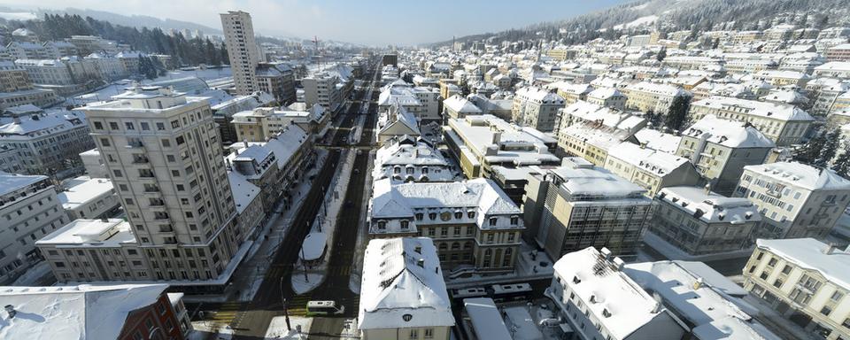 Vue aérienne de la ville de La Chaux-de-Fonds. [Keystone - Laurent Gilliéron]