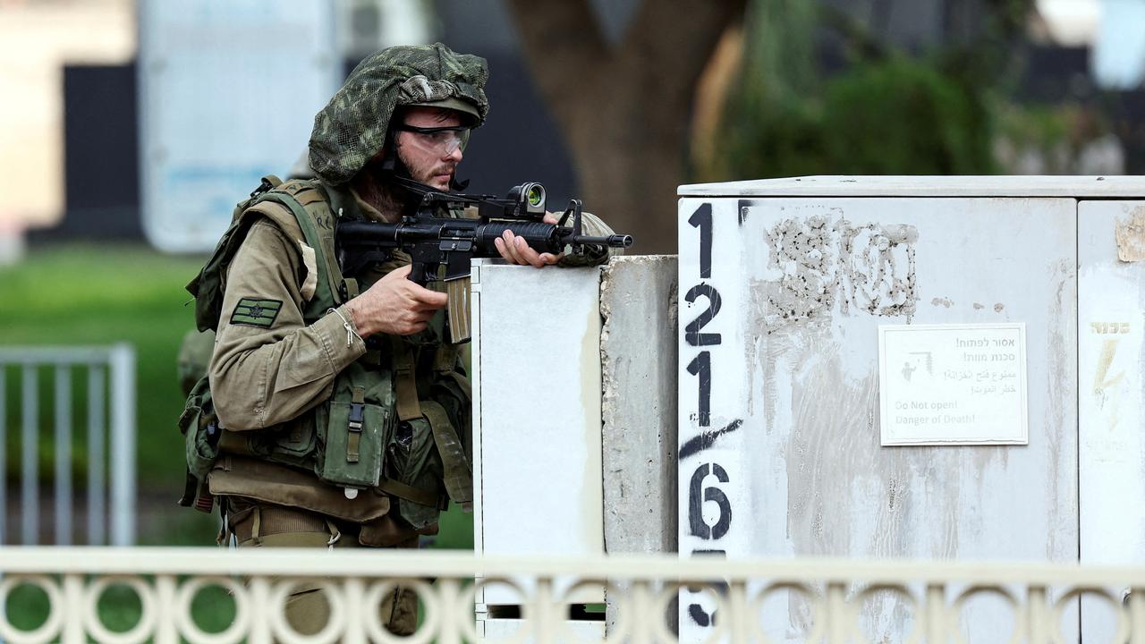 Un soldat israélien photographié dans la ville de Sderot, dans le sud du pays, le 11 octobre 2023. [reuters - Violeta Santos Moura]
