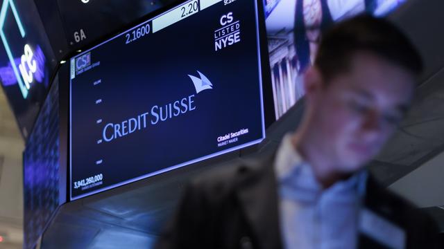 L'action de Credit Suisse rechutait fortement vendredi à la mi-journée. [EPA/Keystone - Justin Lane]