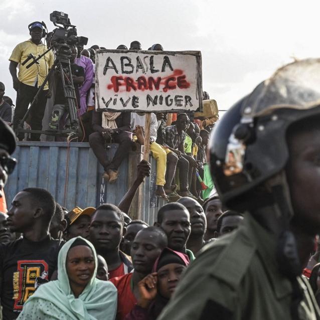 A l'issue d'un bras de fer de deux mois avec la junte nigérienne, le président français Emmanuel Macron a fini par annoncer dimanche le retrait du Niger des troupes françaises "d'ici à la fin de l'année". [afp]