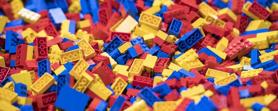 Lego renonce aux briques en plastique recyclé. [Keystone - Adrien Perritaz]