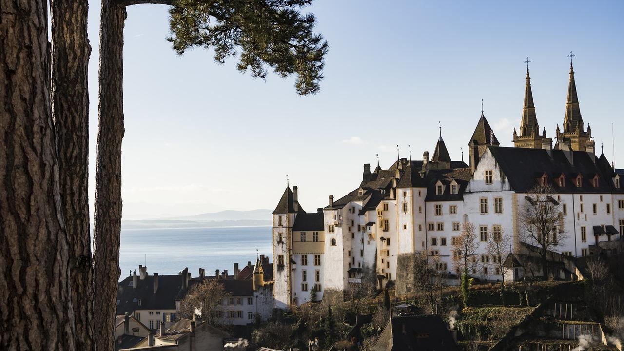 Vue sur le Château de Neuchâtel où siège le Gouvernement et le Parlement. [Keystone - Jean-Christophe Bott]