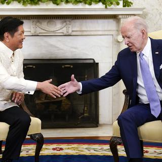 Le président philippin Ferdinand Marcos Jr a rencontré son homologue étasunien Joe Biden. [Keystone/AP Photo - Carolyn Kaster]
