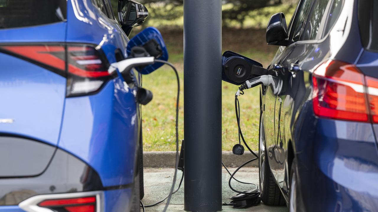 Dès 2024, les voitures électriques seront taxées. [Keystone - Martial Trezzini]
