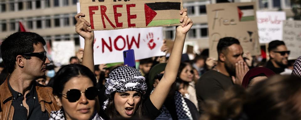 Manifestation de soutien aux Palestiniens à Zurich. [Keystone - Michael Buholzer]