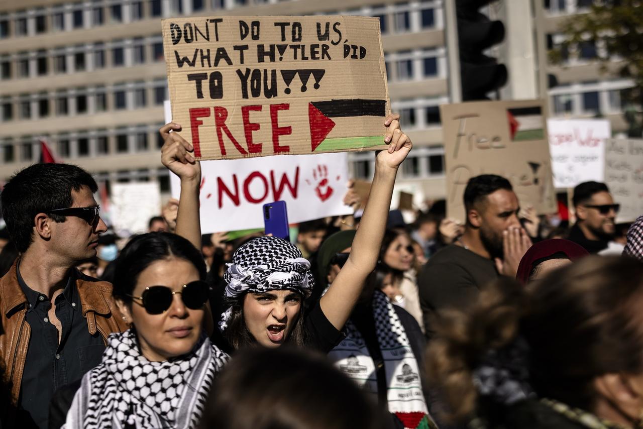 Manifestation de soutien aux Palestiniens à Zurich. [Keystone - Michael Buholzer]