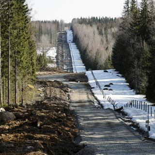 Une vue générale de la construction de la barrière de sécurité entre Finlande et Russie, le 14 avril 2023. [Reuters - Roni Rekomaa]