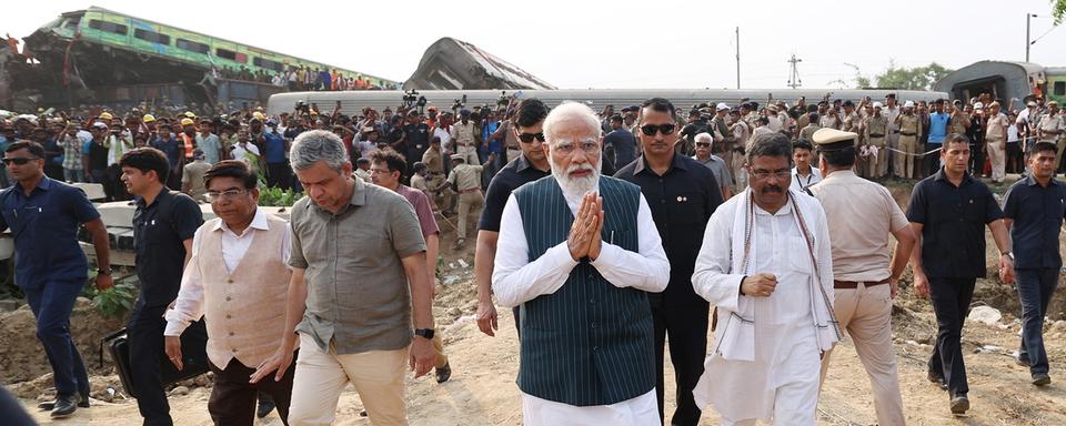 Narendra Modi, Premier ministre indien, s'est prononcé sur les lieux de l'accident ferroviaire le plus meurtrier de l'histoire de l'Inde. [EPA - INDIA PRESS INFORMATION BUREAU]