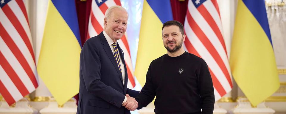 Joe Biden et Volodymyr Zelensky à Kiev. [Keystone - EPA/President of Ukraine]