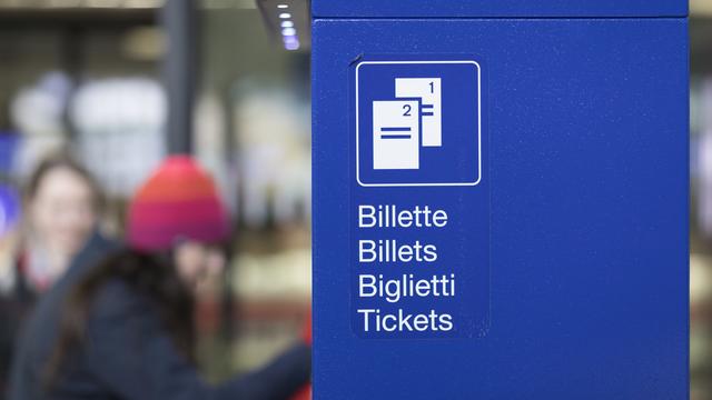 La Confédération aurait fait pression pour augmenter les prix des transports publics. [Keystone - Gaetan Bally]