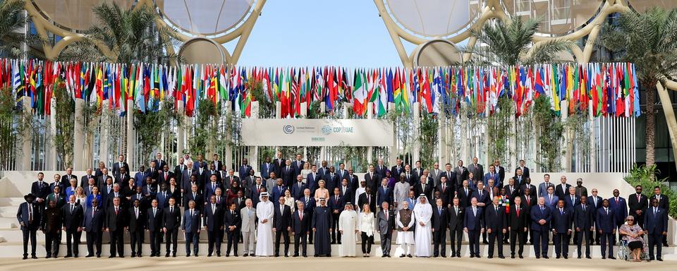 Une photo officielle de la COP 28, une manifestation onusienne sur le changement climatique organisée à Dubaï par un homme accusé de corruption et d'intérêts économiques climaticides. [Keystone/EPA - Mahmoud Khaled]