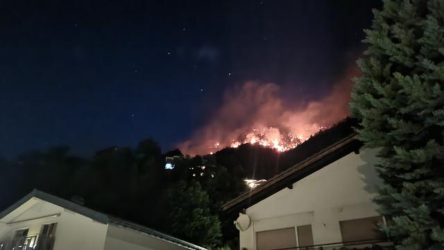 Vue sur l''incendie depuis Bitsch. [RTS - Romain Boisset]