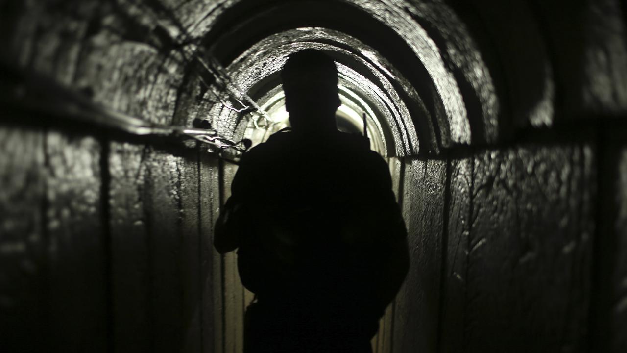 Un combattant palestinien de la branche armée du mouvement Hamas photographié à l'intérieur d'un tunnel souterrain à Gaza, le 18 août 2014 (image d'illustration). [reuters - Mohammed Salem]