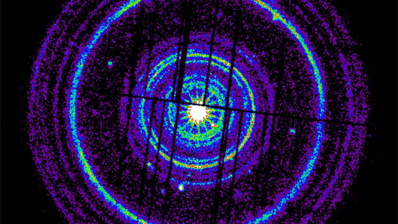 Après la découverte, le télescope spatial XMM-Newton a été pointé vers l'endroit sur le ciel d'où venait le GRB 221009A. Le résultat est cette magnifique image de l'écho du sursaut gamma montrant des rayons X se dispersant sur la poussière interstellaire de notre galaxie en de merveilleux anneaux. [ESA/XMM-Newton - Pedro Rodriguez (Serco Gestión de Negocios S.L. for ESA)/Andrea Tiengo (IUSS Pavi)]