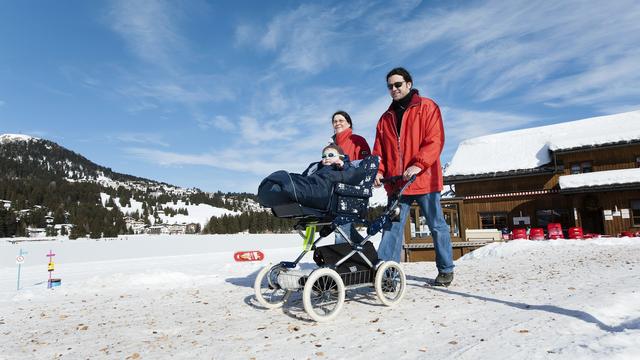 Une commission recommande un congé parental de 38 semaines [KEYSTONE - Alessandro Della Bella]