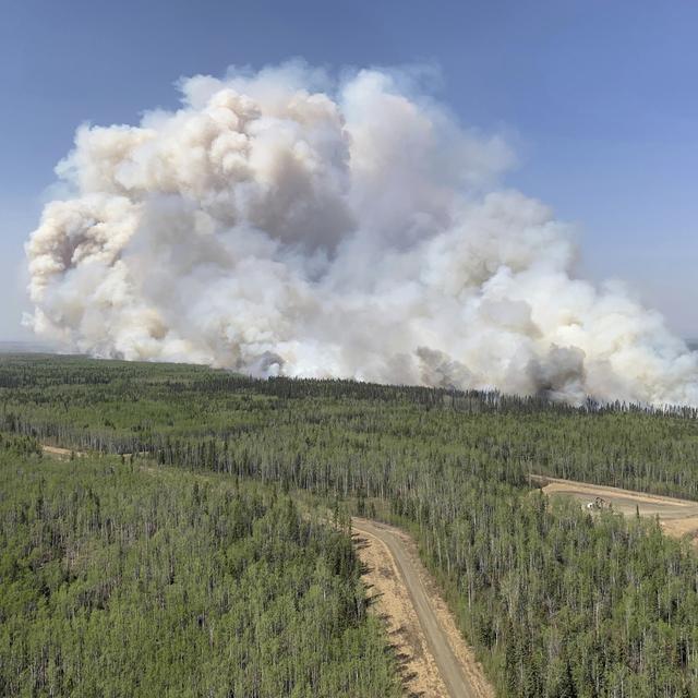 Face aux incendies, l'Alberta s'apprête à demander l'aide du gouvernement canadien. [KEYSTONE - AP Government of Alberta Fire Service via The Canadian Press]