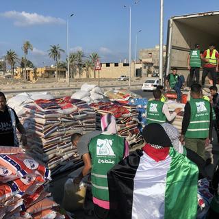 L'aide humanitaire à destination de Gaza est toujours bloquée à la frontière égyptienne. [Keystone - EPA/STR]