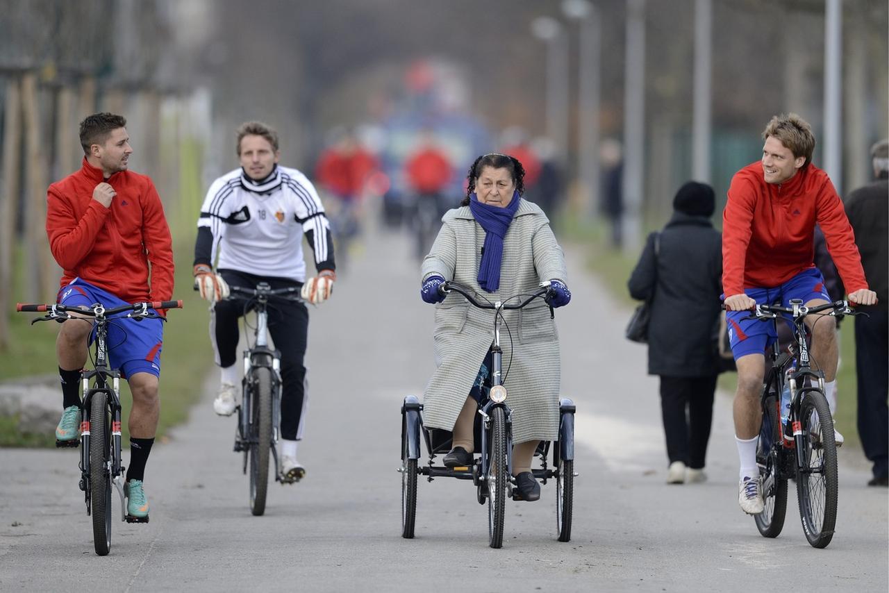 Emine Yakin allait voir ses fils en tricycle à Bâle. [KEYSTONE - Georgios Kefalas]