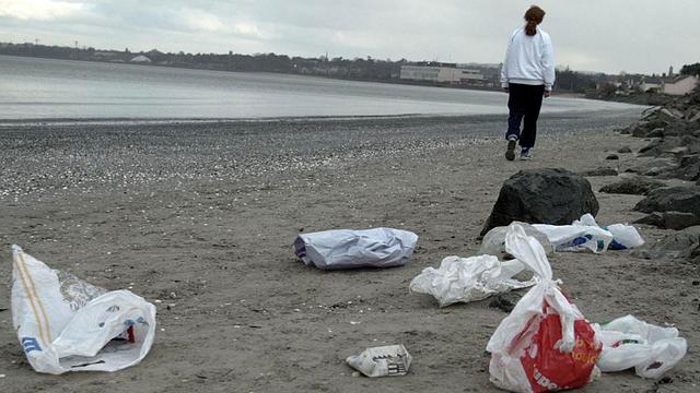 Déchets en plastique, l’Irlande est le plus gros consommateur d’Europe. [Keystone - AP photo/John Cogill]