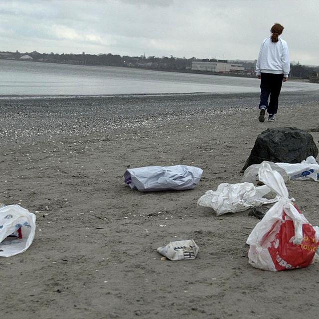 Déchets en plastique, l’Irlande est le plus gros consommateur d’Europe. [Keystone - AP photo/John Cogill]