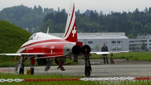 Un avion de la Patrouille suisse. [Keystone - Sigi Tischler]