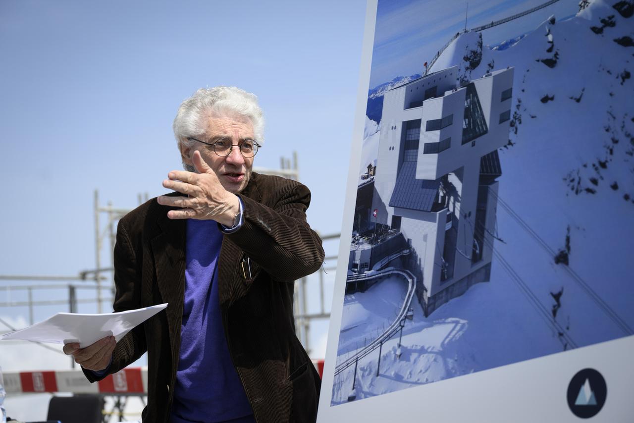 L'architecte Mario Botta est aux commandes de la reconstruction du restaurant de Glacier 3000. [Keystone - Laurent Gillieron]