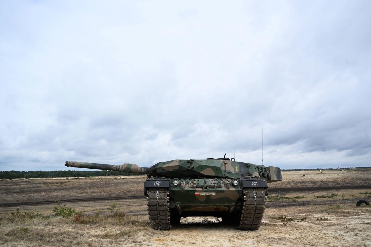 Un char Leopard 2 livré par la Pologne à l'Ukraine. [EPA/Keystone - Darek Delmanowicz]