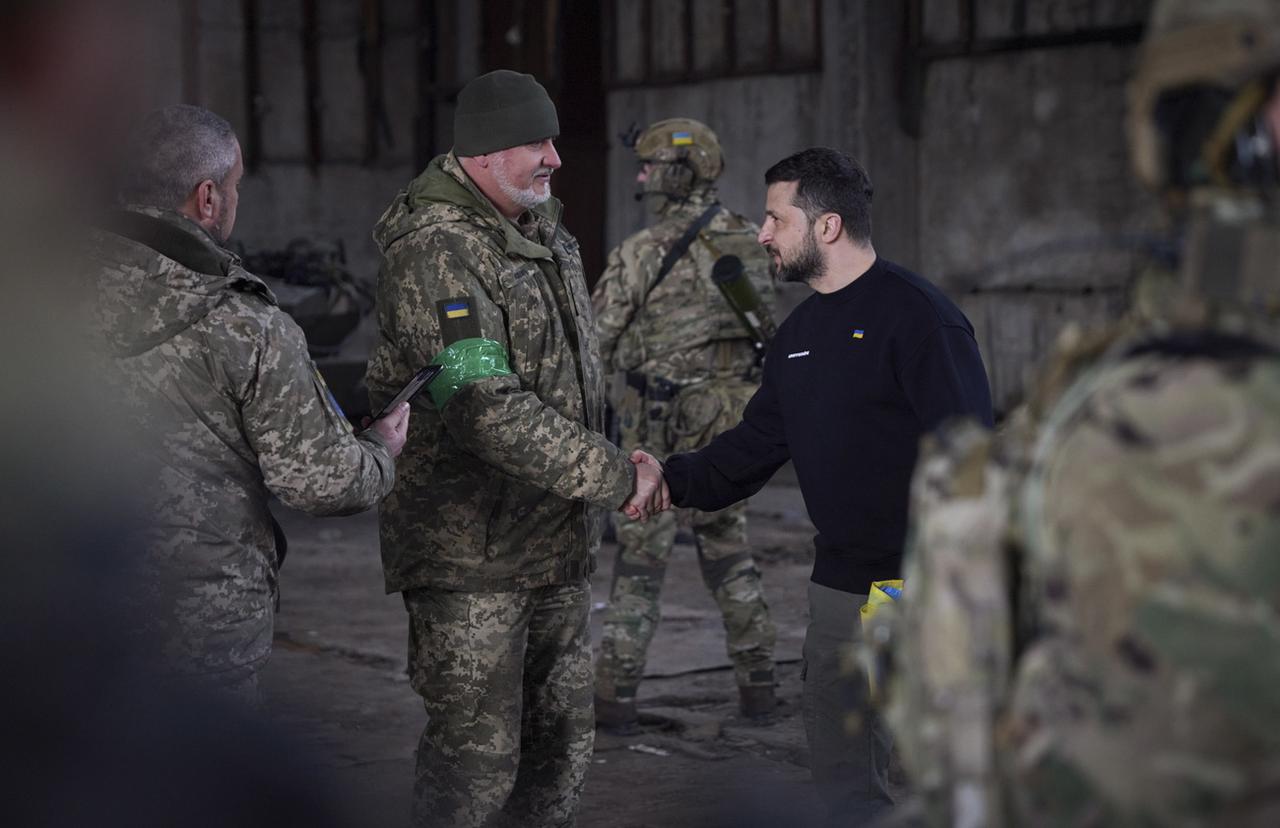 Volodymyr Zelensky en visite sur le front dans la zone de Bakhmout, le 22 mars 2023. [Keystone - Service de presse de la présidente ukrainienne]