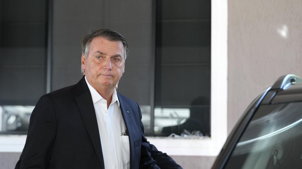 L'ancien président brésilien Jair Bolsonaro a été entendu par la police fédérale dans le cadre de faux certificats de vaccination. [Keystone/AP Photo - Eraldo Peres]