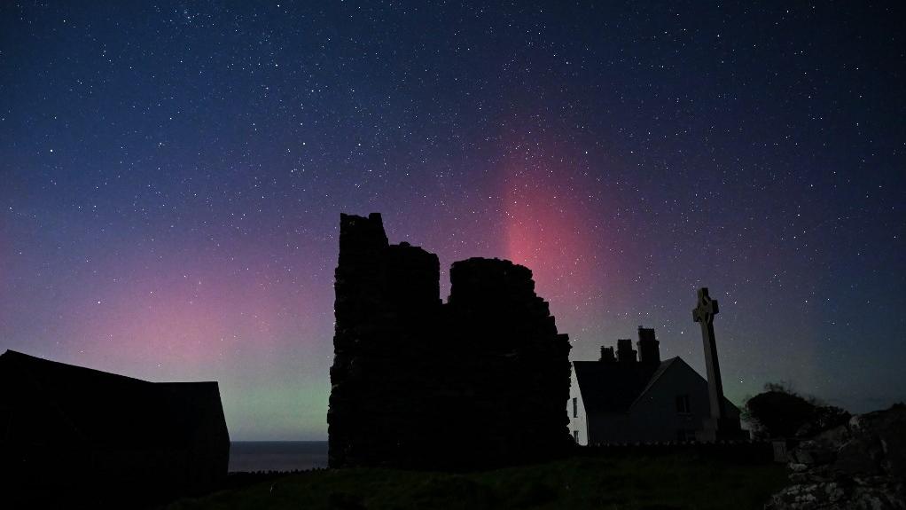 La petite île galloise de Ynys Enlli a été sacrée "Dark Sky sanctuary", le premier sanctuaire en Europe à permettre d'observer les étoiles dans des conditions exceptionnelles grâce à la pureté de son ciel. [afp - Emyr Owen]