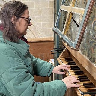 Véronique Dubuis joue l'orgue de Valère, à Sion, depuis son enfance. [RTS - Mathieu Henderson]