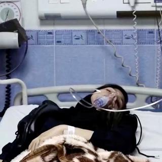 Jeune Iranienne hospitalisée après un empoisonnement (catpture vidéo). [Reuters TV - WANA]