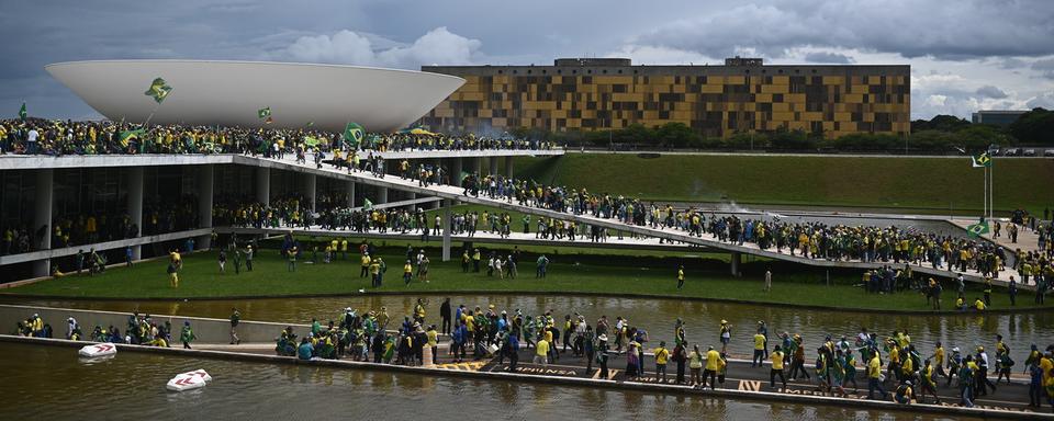 Des manifestants pro-Bolsonaro ont envahi le Congrès national à Brasilia. [EPA - Andre Borges]