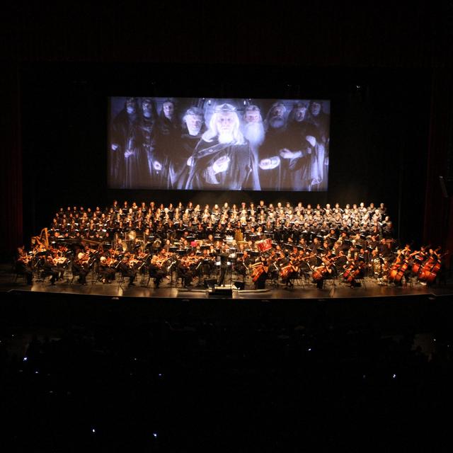 Le compositeur Howard Shore dirige en mars 2014 l'Orchestre des Amériques dans la bande originale du film "Le Seigneur des anneaux", qu'il a lui même composée. [AFP - GUSTAVO DURÁN]