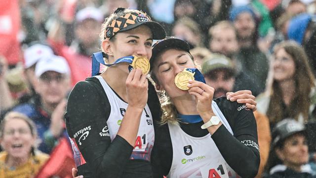 Tanja Hüberli et Nina Brunner célébrent leur 2e titre européen après celui de 2021. [Christian Bruna]